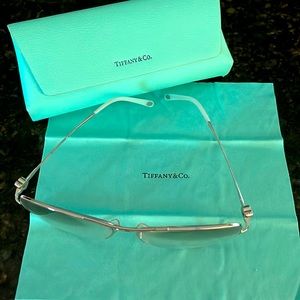 authentic never worn return to Tiffany Co. aviator sunglasses. One size